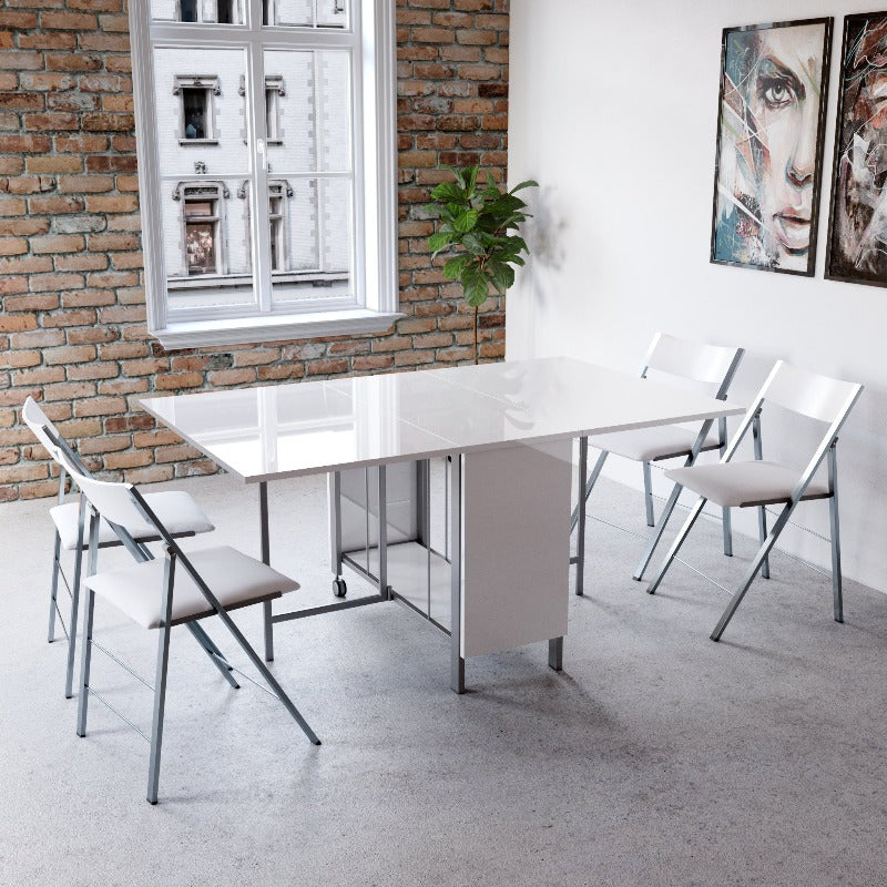 Table avec 4 chaises pliantes